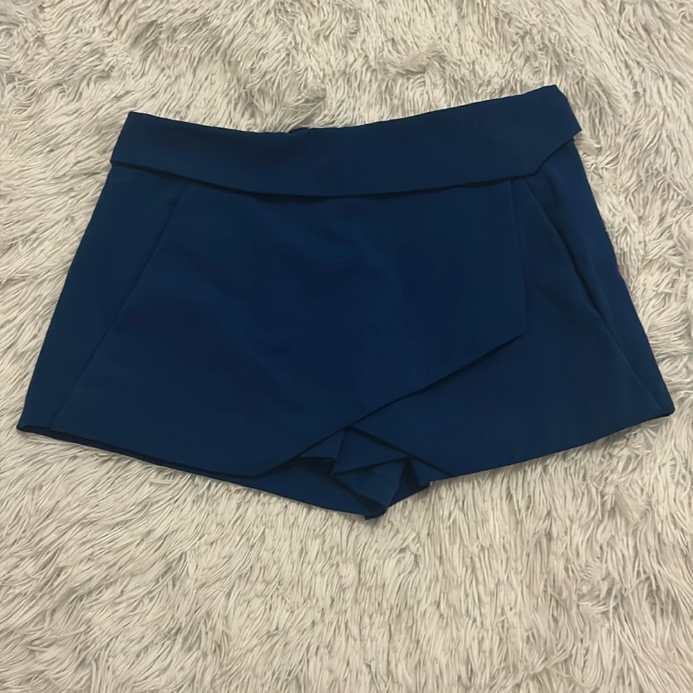 Deep royal blue flattering faux skirt dress shorts💙💙